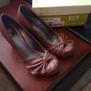 Gianni Bini leather wedges